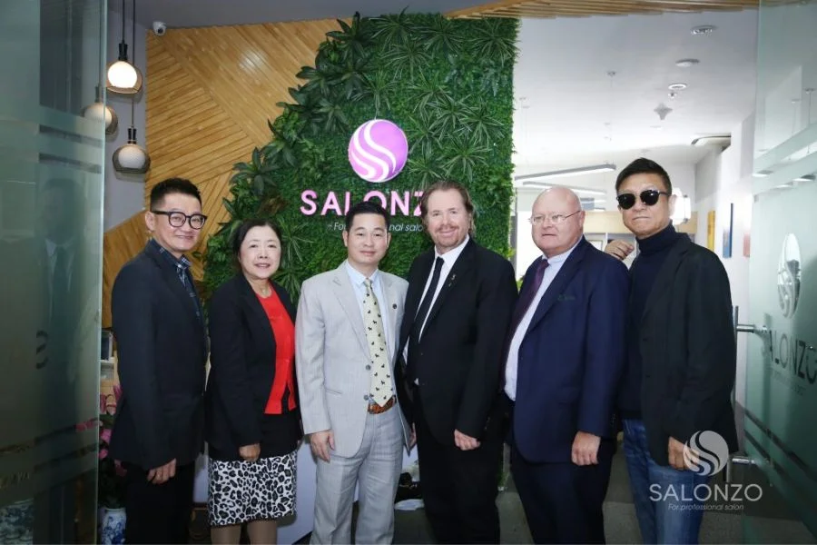 Alonzo đã ký kết hợp tác độc quyền với Công ty Cổ phần Mỹ phẩm Salonzo 